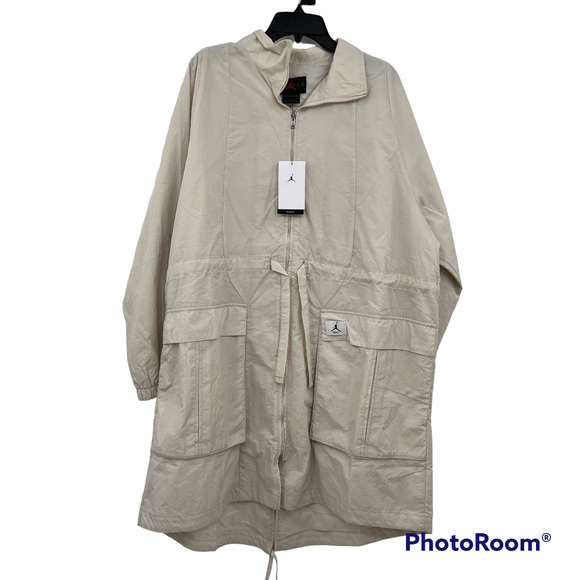 Jordan Women's Essential's Lightweight Overweight Jacket in Light Orewood Brown - Picture 6 of 11